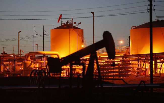 Саудовская Аравия и Россия планируют резкое сокращение добычи нефти.