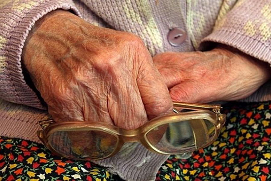 Достигшие 90-летия жители Комрата получили финансовую поддержку. Фото: gagauzinfo.md.
