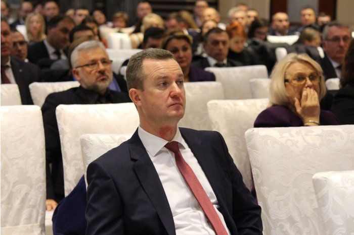 Судья, осужденный за незаконное обогащение, требует от государства возмещения ущерба.