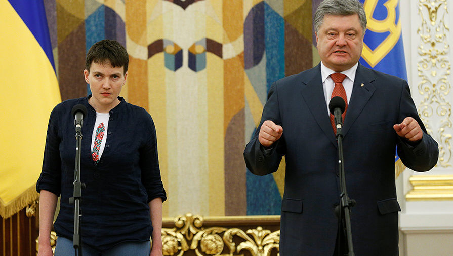 Порошенко "проиграл" страну, когда подписал минские соглашения, заявила Савченко.