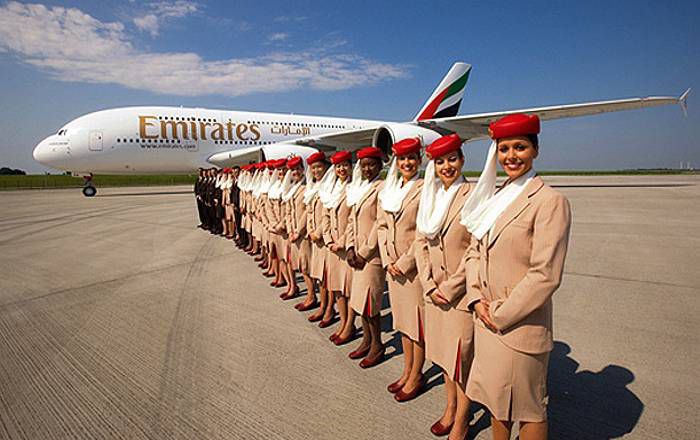 Авиакомпания Emirates ввела дополнительную плату за бронирование мест.