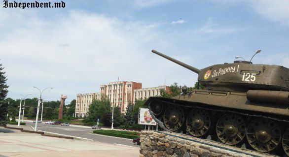 Sute de mii de persoane, inclusiv trupe ruseşti de menţinere a păcii, au fost blocate în regiunea separatistă Transnistria. Foto: independent.md