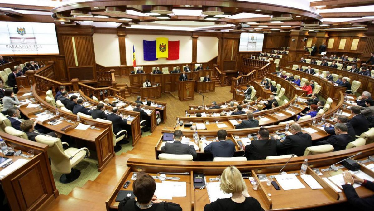 PSRM şi PCRM au părăsit sala de şedinţe a Parlamentului. Foto: facebook.com