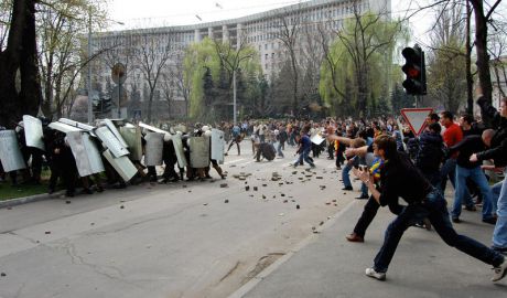 „Revoluţia Twitter” din aprilie 2009, o revoluţie neterminată. 	Foto: curentul.md