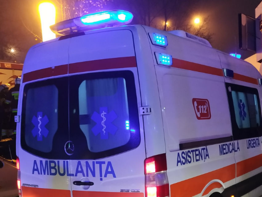 Un bărbat din Bulboaca și-a înjunghiat amicul de pahar cu o furculiță în abdomen.