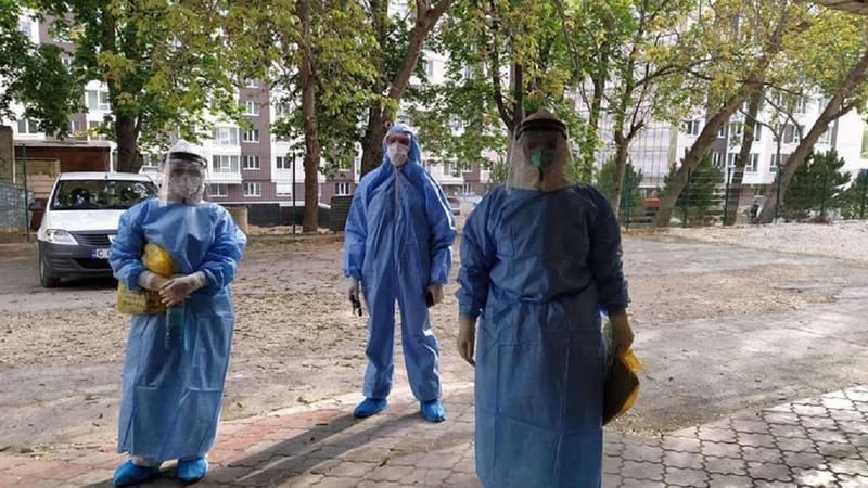 На Буюканах начали на дому тестировать лиц с подозрением на COVID-19.
