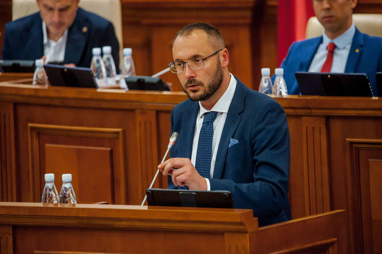 Депутат Партии действия и солидарности Сергей Литвиненко. Фото: Point.md.