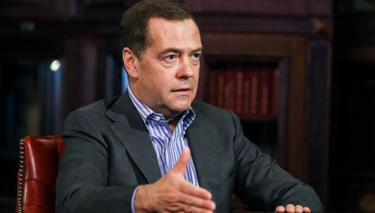 Медведев: Попытка Киева отвоевать Крым будет основанием для применения любого вида оружия.