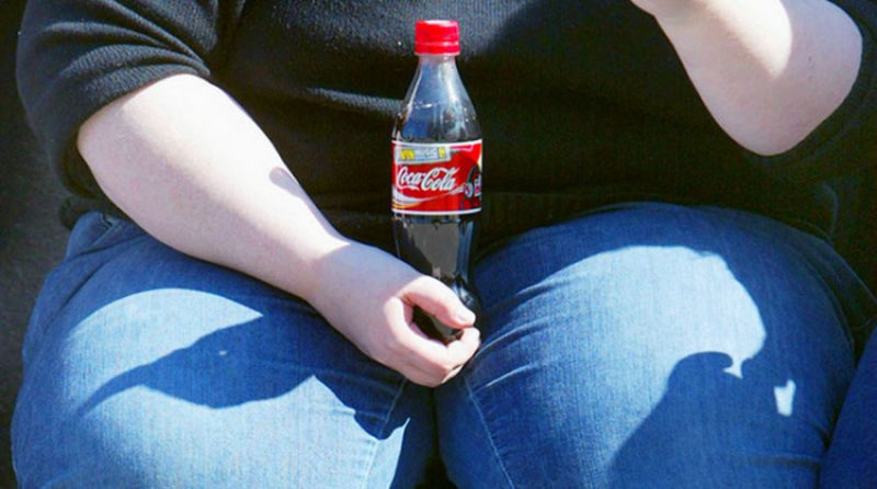 Употребление диетической Coca-Cola способствует ожирению.