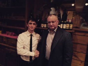 Președintele Igor Dodon are o întâlnire cu reprezentanții diasporei. Foto: Facebook Daniel Capcelea