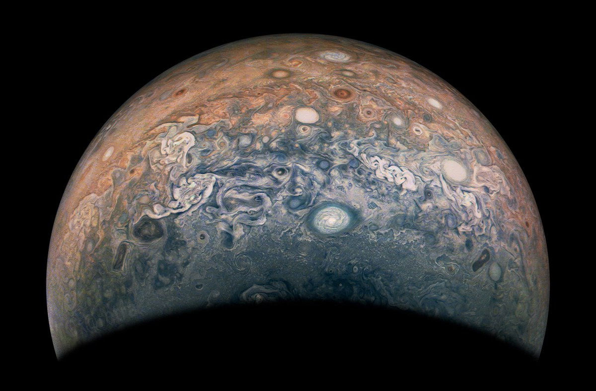 NASA выложило самые четкие в истории фотографии Юпитера.