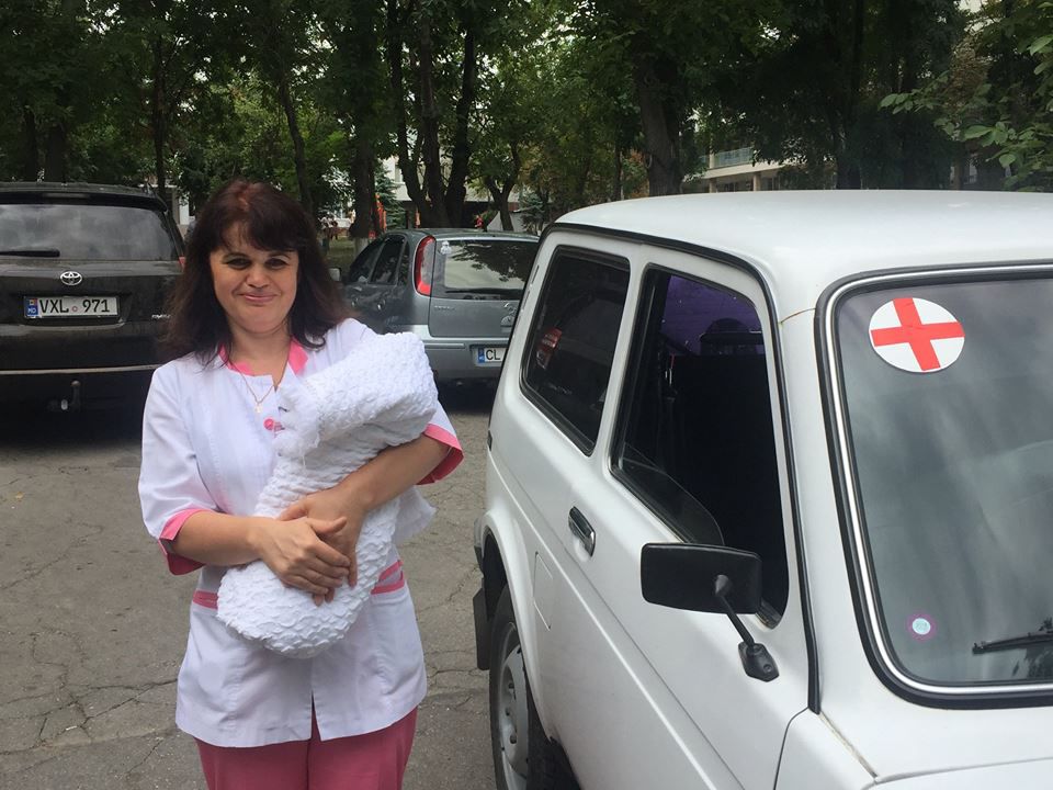 Fetița aruncată la tomberon, transferată la Centru de Plasament