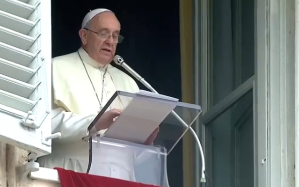 Papa Francisc i-a surprins pe italieni dupa slujba de duminica de la Vatican, cand, in timpul predicii rostita in italiana, a scapat din greseala o injuratura.