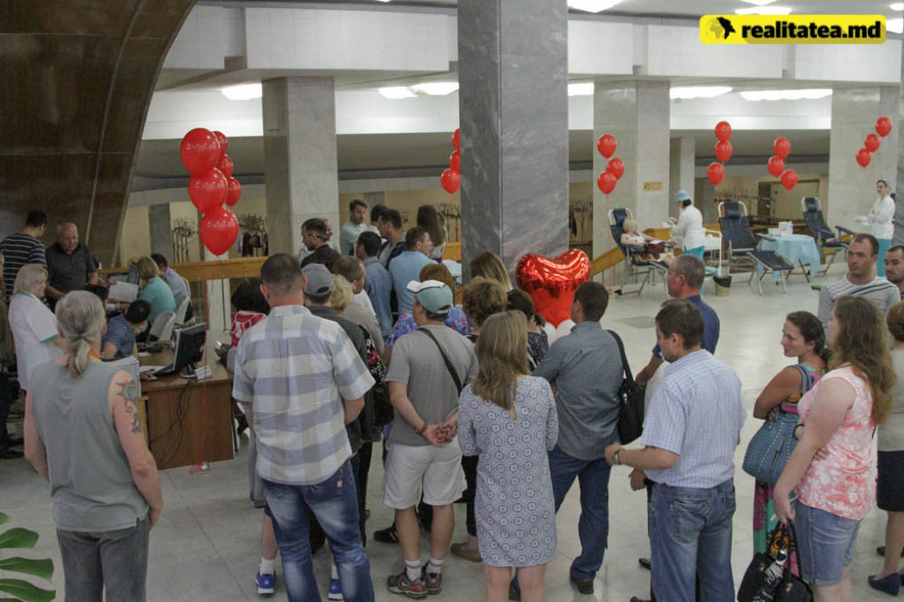 Cozi pentru a dona sânge! Ministerul Sănătății: Este un număr record. Foto: realitatea.md