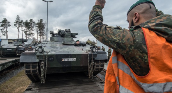 Germania trimite blindate în Lituania, conform planului NATO de descurajare a unei eventuale agresiuni din partea Rusiei.