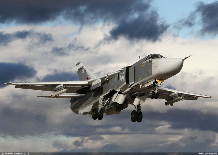 Российский бомбардировщик Су-24.