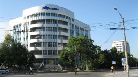 Ранее студенты Академии экономических знаний вышли на акцию протеста.