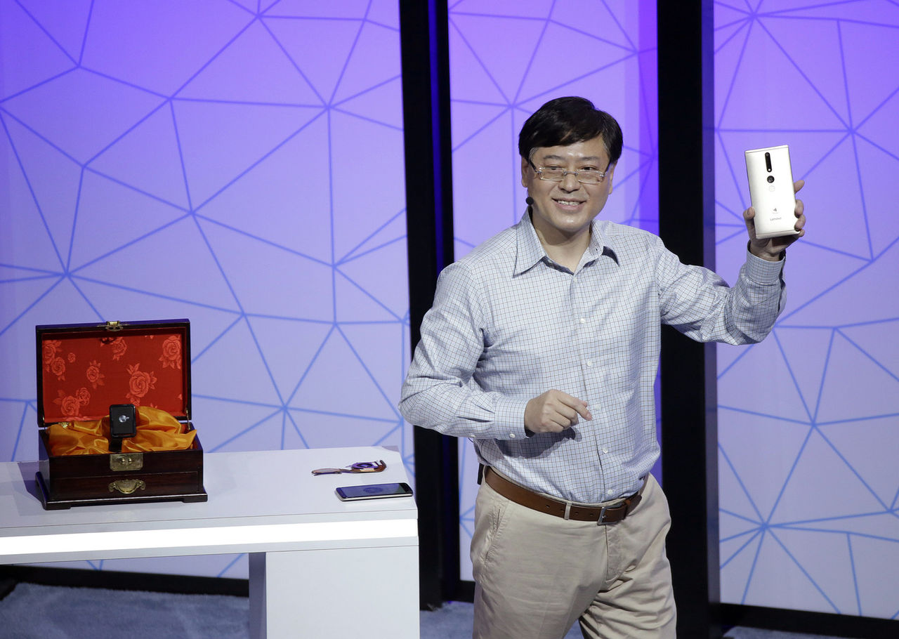 Lenovo выпустит полностью безрамочный смартфон.
