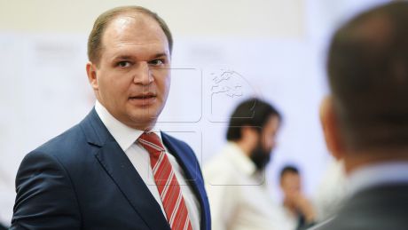 Consilierii socialişti, cei din Partidul Nostru şi consilierii comunişti au părăsit sala. Foto: publika.md