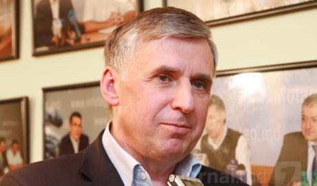 Кандидат в премьер-министры Ион Стурза.