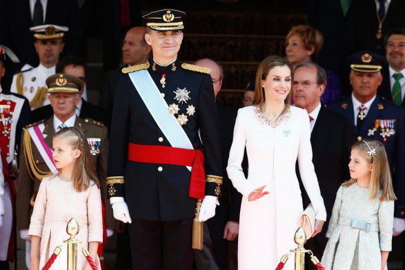 Regele Felipe al VI-lea al Spaniei alături de familie. Foto: independent.md