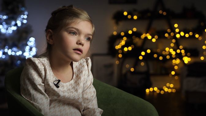 Девочка из детдома стала моделью и решила отдавать заработанное сиротам.