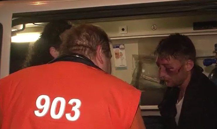 На Чеканах два брата подрались до крови из-за телефона.