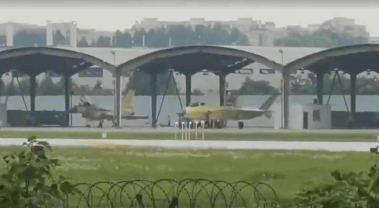 Новейший истребитель Китая попал на видео.