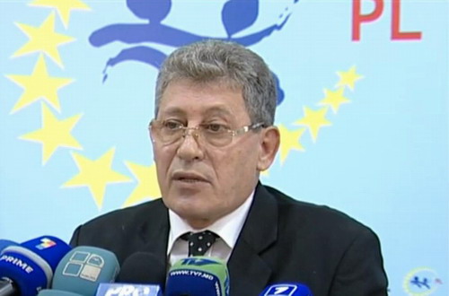 “Aşa o greşeală am făcut, că nu mi-o pot ierta. Îmi vine câteodată să urlu nu ca ursul, ci ca ursul şi lupul luaţi împreună”, a specificat preşedintele PL.