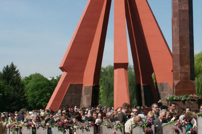 Традиционно сегодня в столице пройдут возложения. 
