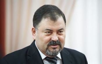 Oricât de frumoasă pare ninsoarea privită din cabinetele membrilor Guvernului, situaţia în ţară este dezastruoasă