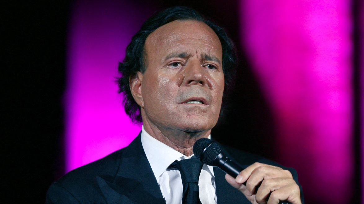 Julio Iglesias a negat acuzațiile de agresiune sexuală.