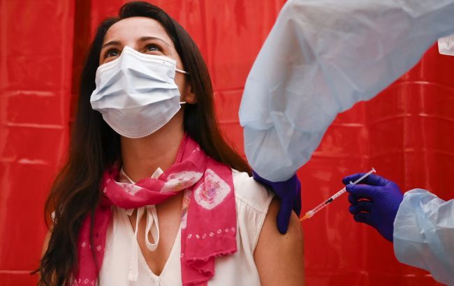 Италия первой в ЕС введет обязательную вакцинацию для всех сотрудников.