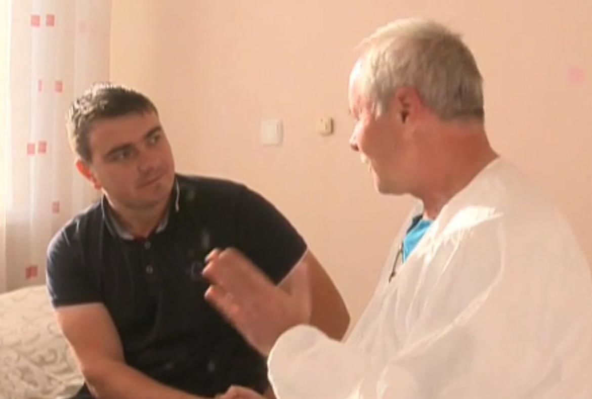 Пострадавший при взрыве на Рышкановке навестил спасшего его спасателя.