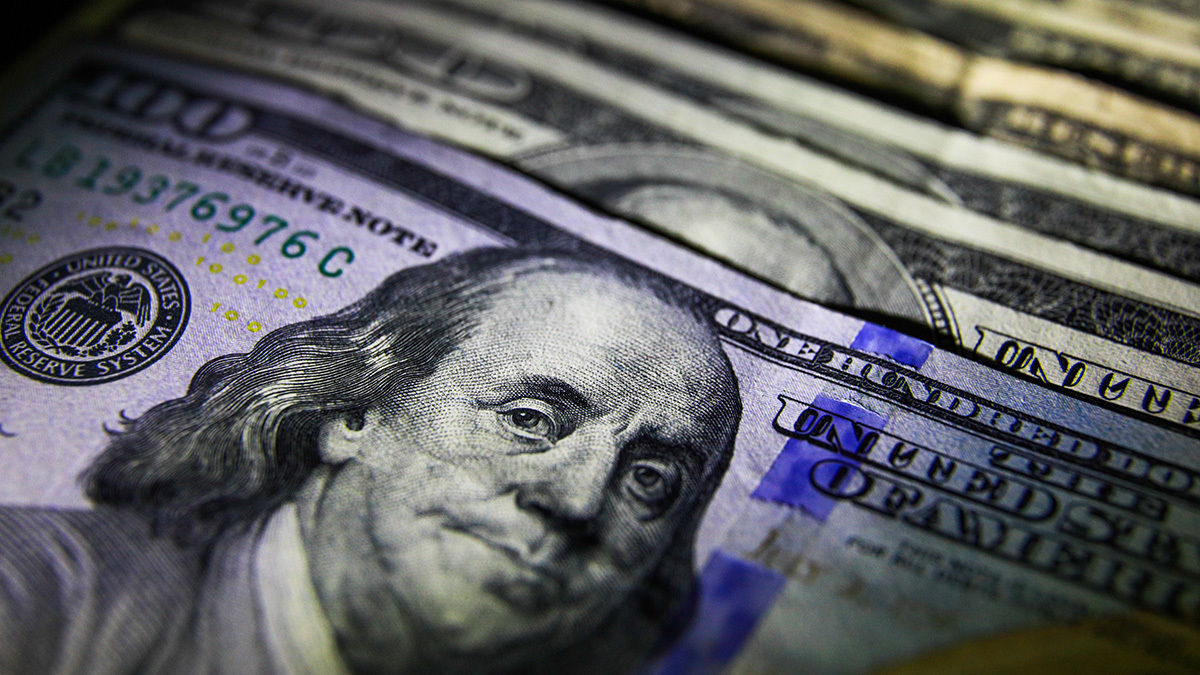 Bloomberg: Прогноз дефицита бюджета США вырос до почти $2 триллионов.