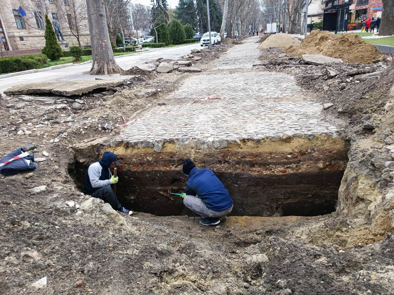 Новый скандал возник вокруг брусчатки на улице 31 Августа.