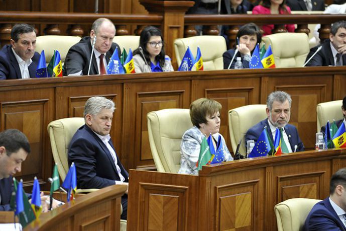 Соответствующий законопроект был принят сегодня парламентом во втором чтении голосами 56 депутатов.