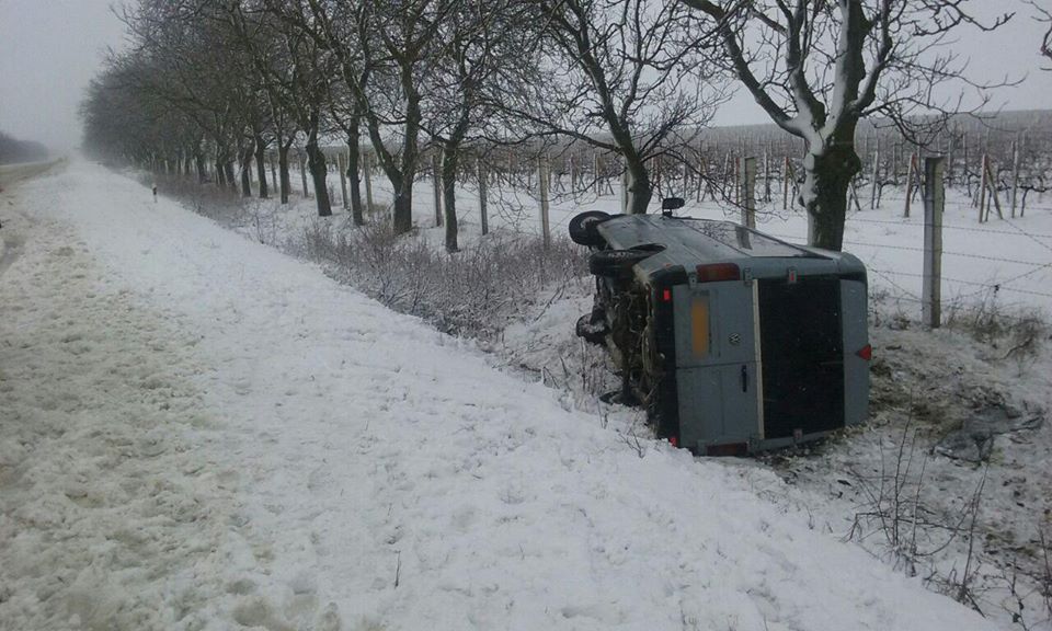Водитель не принял во внимание погодные условия. Фото: facebook.com / Inspectoratul Național de Patrulare al IGP.