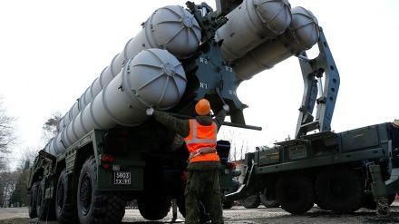 С-400 "Триумф" - российская зенитная ракетная система большой и средней дальности.