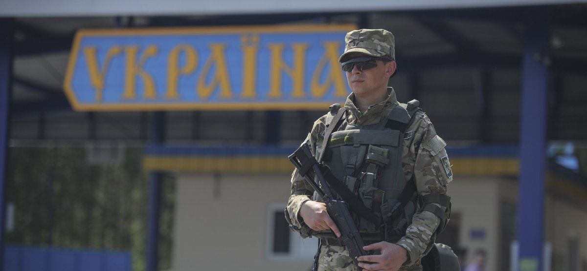 В пункте пропуска «Бачевск» пограничники Сумского отряда обнаружили автомобиль с признаками повреждения номера кузова. 