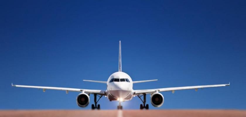 Un avion a blocat traficul rutier într-un oraș din Franța. Foto: publika.md