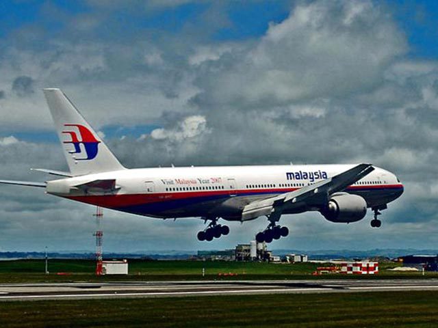Boeing авиакомпании Malaysian Airlines с 239 людьми на борту, совершавший рейс из столицы Малайзии Куала-Лумпур в Пекин, пропал с экранов радаров.