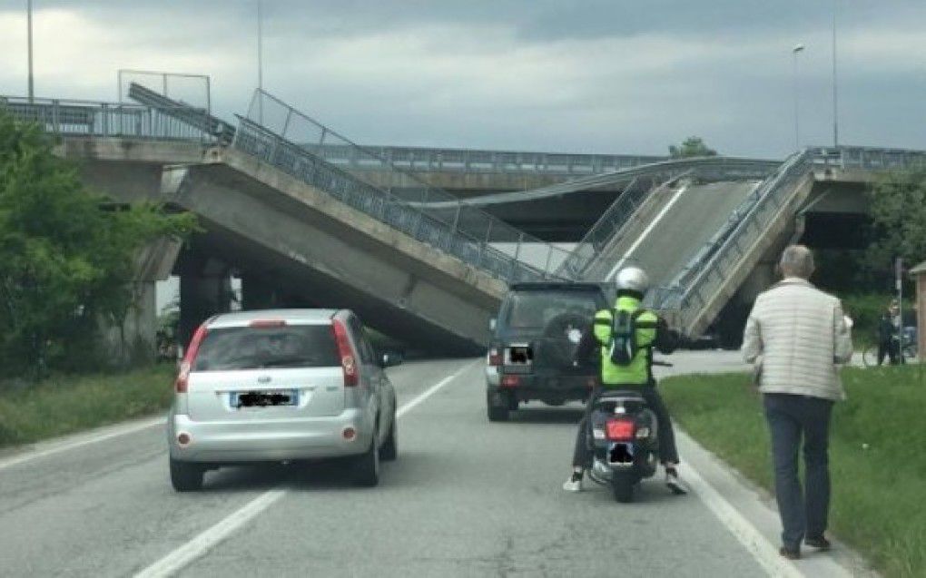 A căzut un pod din Italia. Foto:protv.ro