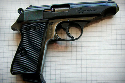 Пистолет Walther изъят и направлен на исследование.