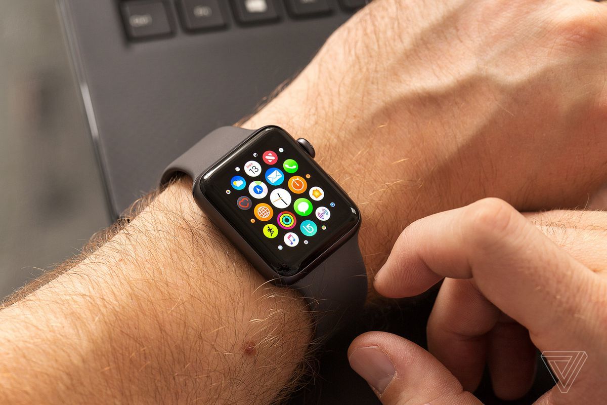 Apple обвиняют в краже технологий для Apple Watch.