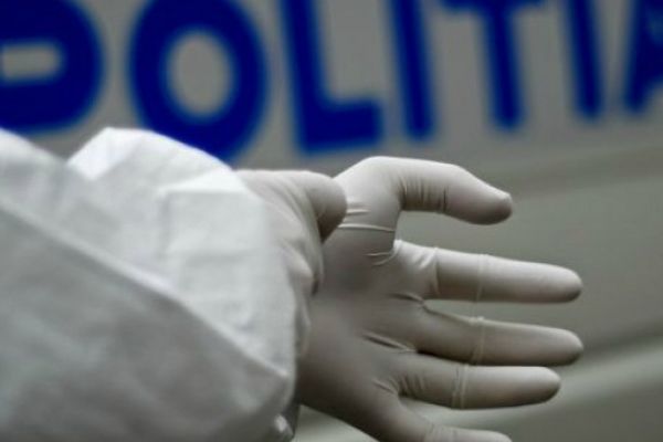 O femeie si-a gasit prietena fara suflare in propria casa.