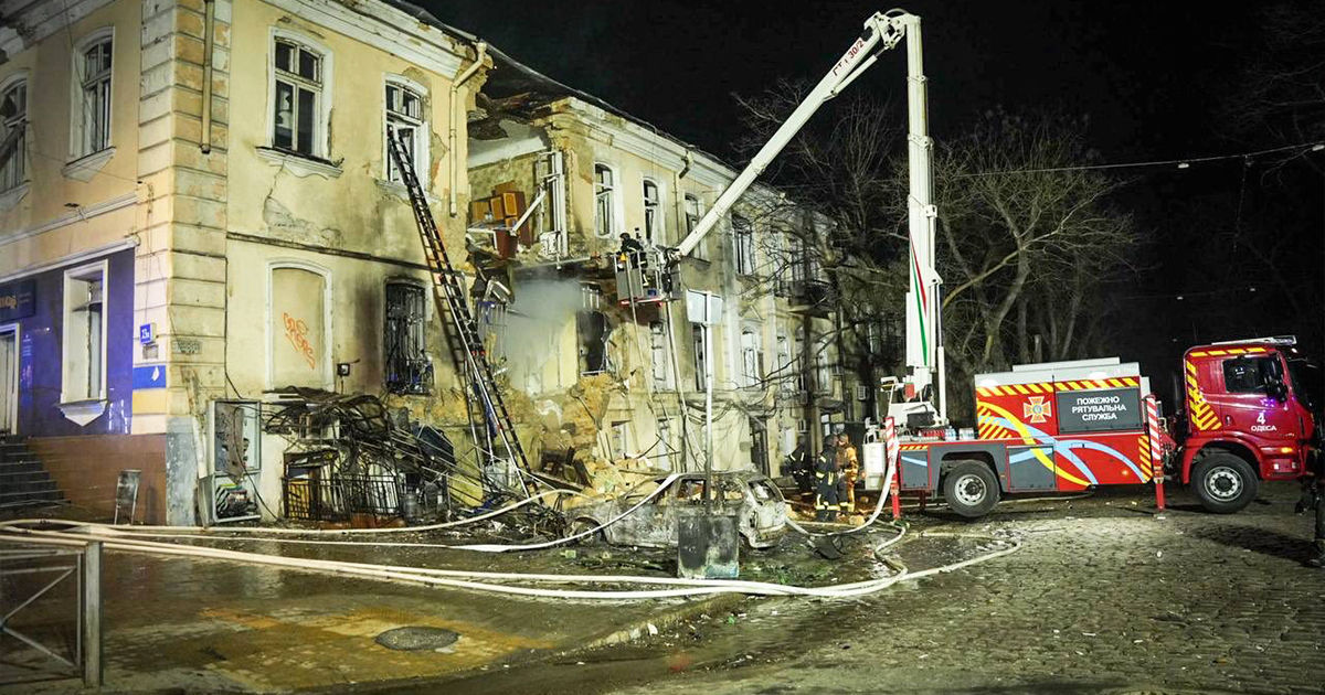 Rusia a lansat un atac masiv asupra Odesei: Un complex rezidențial a fost avariat.