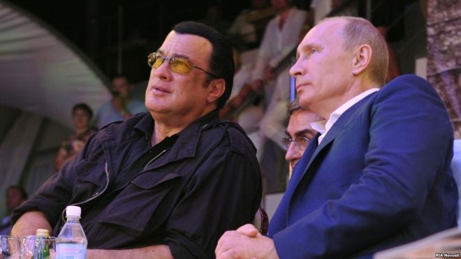 Президент России Владимир Путин и американский актер Стивен Сигал.