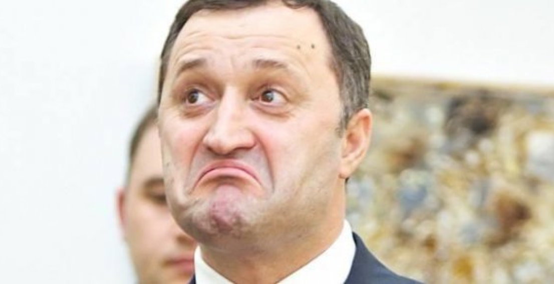 Liderul PLDM, Vlad Filat, a postat astăzi pe Facebook un mesaj de felicitare pentru fiul său Luca, la împlinirea vârstei de 18 ani.