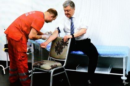 Порошенко заявил, что готов повторно пройти тесты на алкоголь и наркотики.